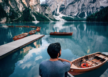 Navigating Theme Parks: Tips for Enjoying Amusement Parks with Children